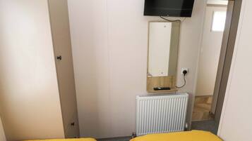 2 bedrooms, individually decorated, individually furnished, free WiFi