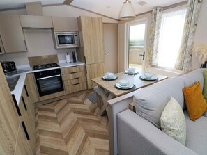 Interior - No 13 Broadfield Farm Holiday Park (Saundersfoot)