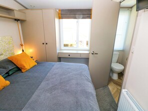 2 室のベッドルーム、客室ごとに異なる装飾、客室ごとに異なるインテリア、WiFi (無料)