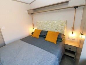 2 bedrooms, individually decorated, individually furnished, free WiFi - No 13 Broadfield Farm Holiday Park (Saundersfoot)