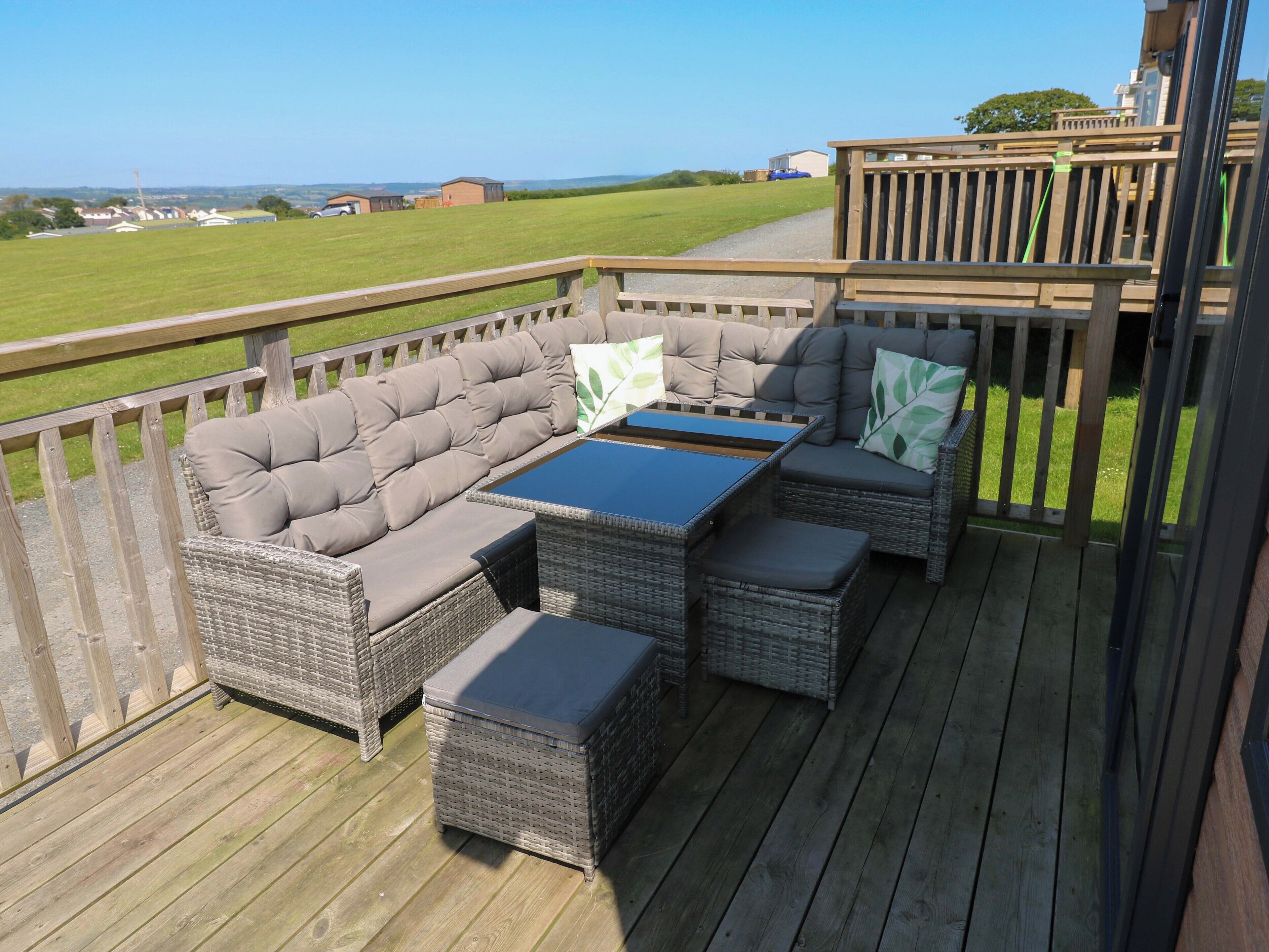 المنطقة المحيطة بالمنشأة