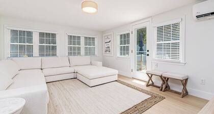 Walk to 3 private Misquamicut beaches, 3-bdrm completely renovated beach house!