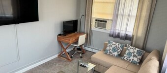 Cozy ocean block condo