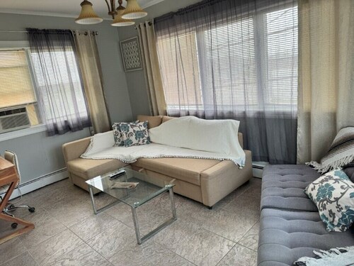 Cozy ocean block condo