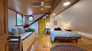 3 bedrooms, desk, iron/ironing board, free WiFi