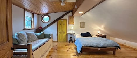 3 bedrooms, desk, iron/ironing board, free WiFi