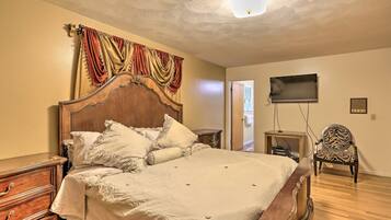 5 bedrooms, iron/ironing board, WiFi, bed sheets