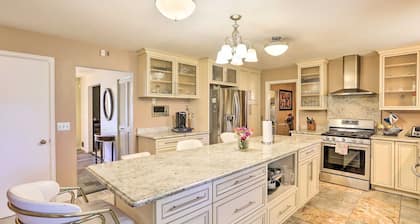 Executive Living: Toledo Golf Home w/ Gym, Court