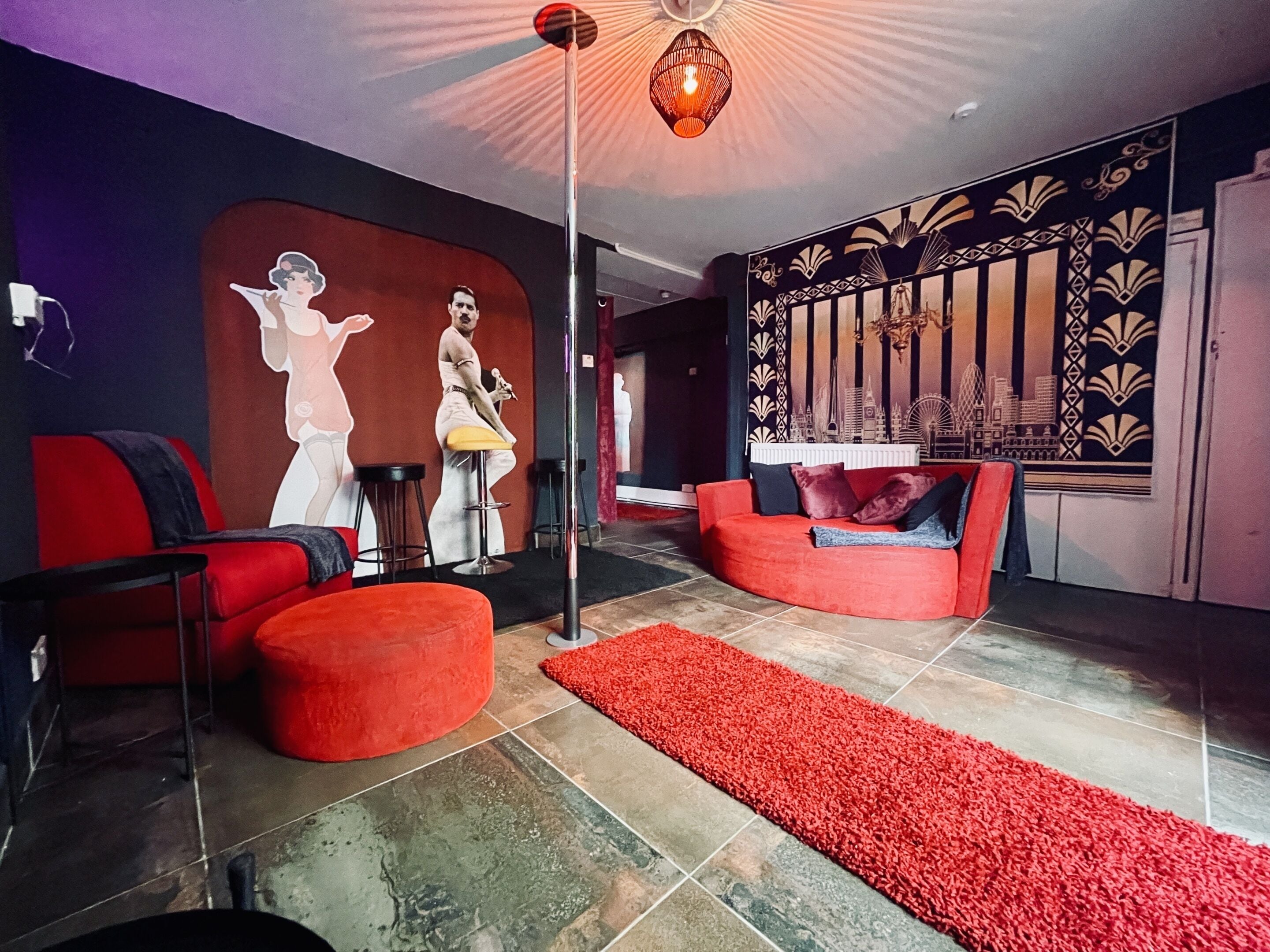 Exclusive Apartment, Ensuite (Basement Floor ) | Lounge