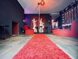 Exclusive Apartment, Ensuite (Basement Floor ) | Lounge