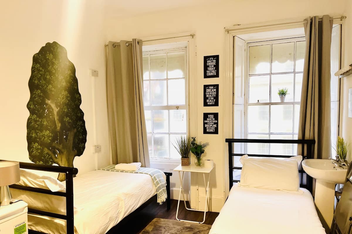 Basic Triple Room, Shared Bathroom | Free WiFi