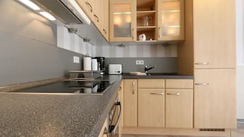 Oven, stovetop, dishwasher