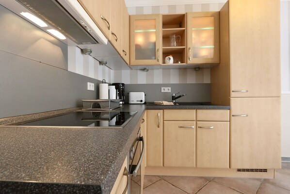 Oven, stovetop, dishwasher