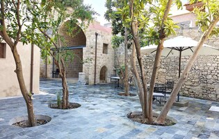 Hypo-allergenic bedding, free minibar, in-room safe, laptop workspace