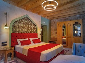 Habitación Deluxe | Ropa de cama hipoalergénica y artículos del minibar gratis 