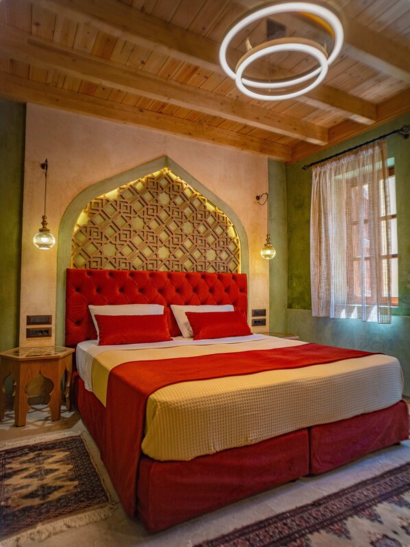 Habitación Deluxe | Ropa de cama hipoalergénica y artículos del minibar gratis 