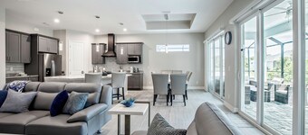 Luxurious Retreat 4BR/ 3.5 BA Heated pool/ spa