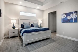 4 habitaciones, tabla de planchar con plancha y cuna de viaje 