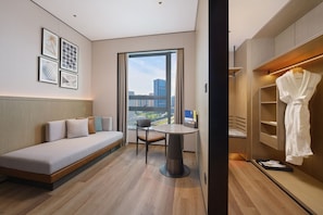 Chambre Supérieure, 1 trÚs grand lit, vue ville