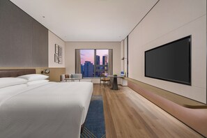 Habitación urbana, 1 cama King size, vista a la ciudad | Edredón y artículos del minibar gratis 