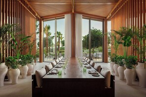 Hi ha 4 restaurants amb plats de cuina americana