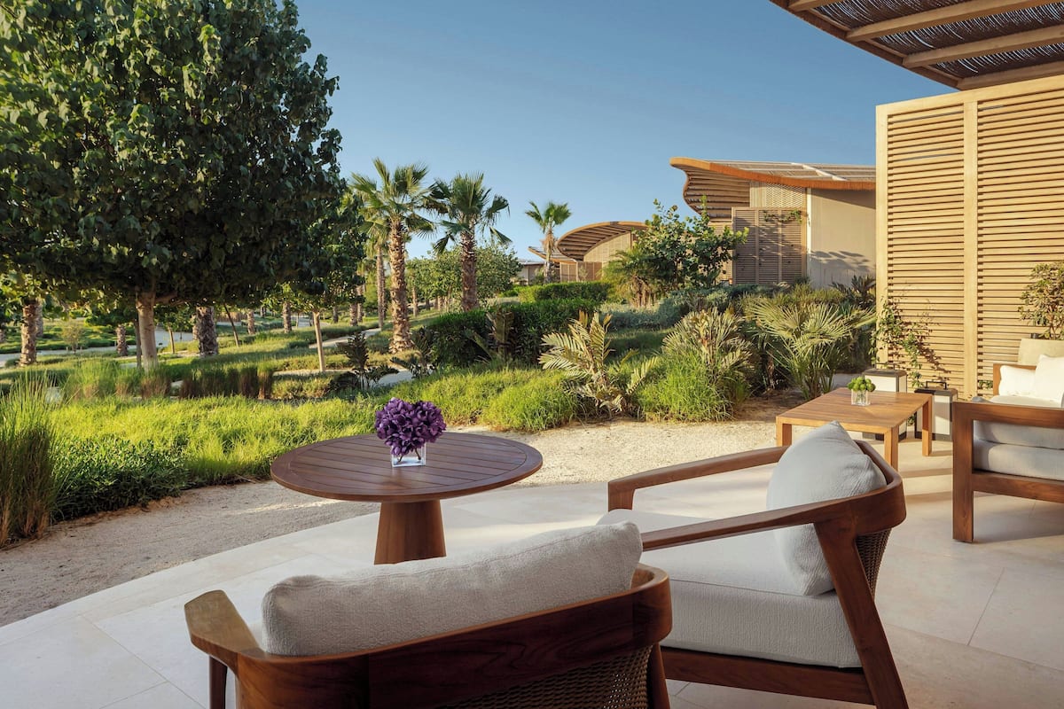 Junior-Suite, 1 King-Bett, eingeschränkter Meerblick | Hochwertige Bettwaren, Minibar, Zimmersafe, Schreibtisch