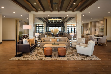 Lobby sitting area. Fairfield by Marriott Inn & Suites Perry