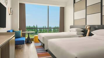 Habitación, 2 camas dobles, vistas al lago | Edredones de plumas, minibar, caja fuerte y cortinas opacas