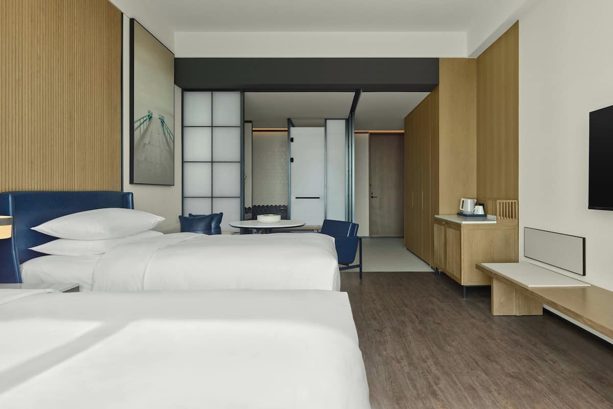 Down duvets, minibar, in-room safe, blackout curtains