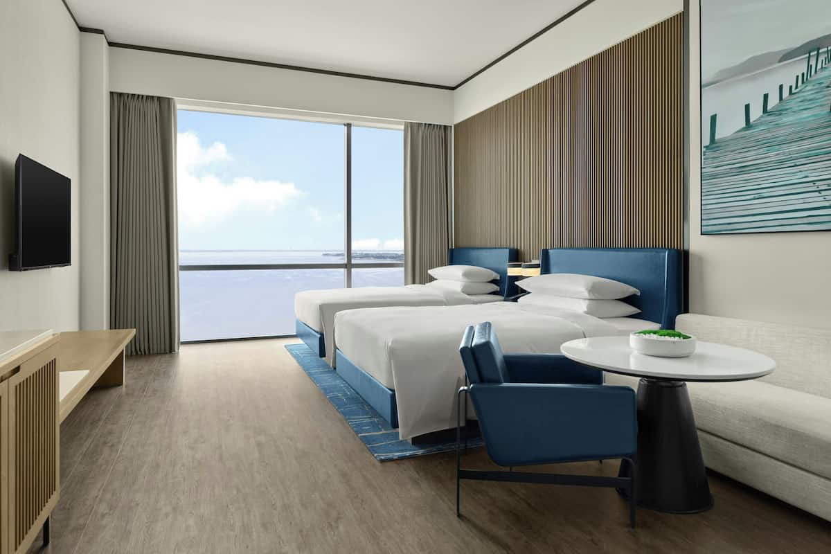 Down duvets, minibar, in-room safe, blackout curtains