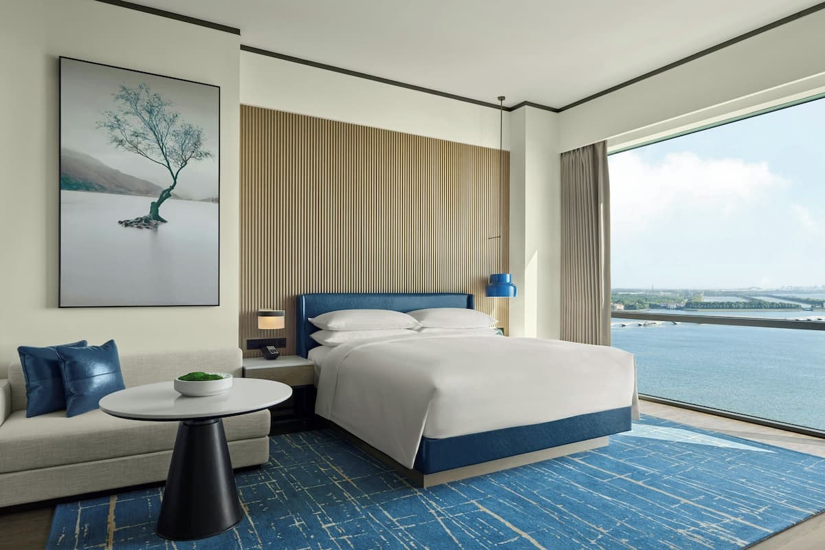 Down duvets, minibar, in-room safe, blackout curtains