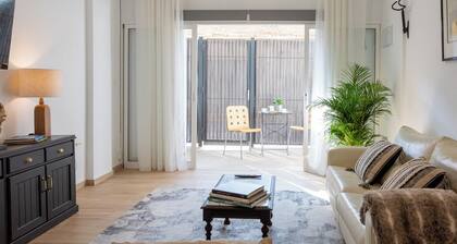 Oasis Urbano Elche - Terrace and Palm Grove Views