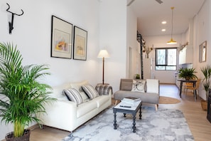 Smart TV - Oasis Urbano Elche - Terrace and Palm Grove Views (Elche)