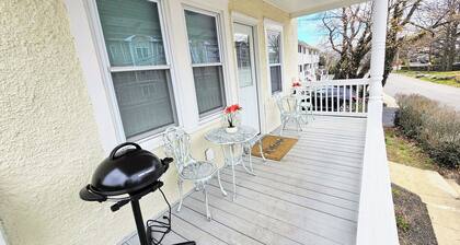 Cozy modern 2br retreat in charming Greenwich.