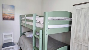 Iron/ironing board, WiFi, bed sheets