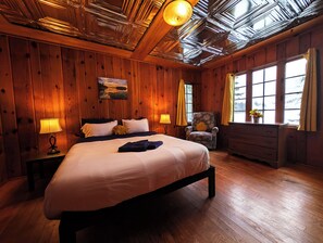 3 bedrooms, desk, travel crib, free WiFi