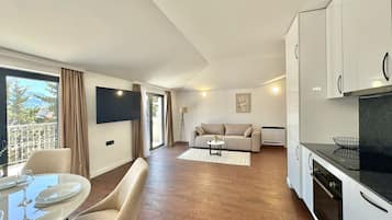 Apartment, 2 Bedrooms, City View | Living area