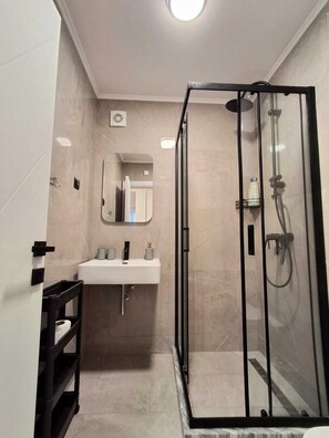Bathroom - Sunny Bay Apartments (Budva)