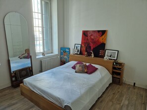 1 chambre, fer et planche Ă repasser, Wi-Fi, draps fournis