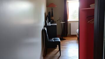 1 slaapkamer, een strijkplank/strijkijzer, wifi, beddengoed