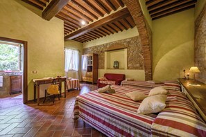 2 bedrooms, WiFi, bed sheets, wheelchair access