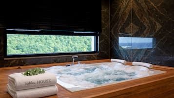 Suite – superior, sjøutsikt | Minibar, safe på rommet, blendingsgardiner og lydisolert