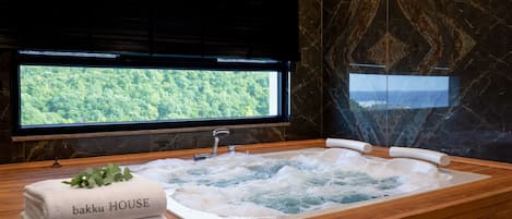 Superior Suite, Sea View | Minibar, in-room safe, blackout drapes, soundproofing