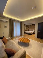 Triple Room, Garden View | Minibar, in-room safe, blackout drapes, soundproofing