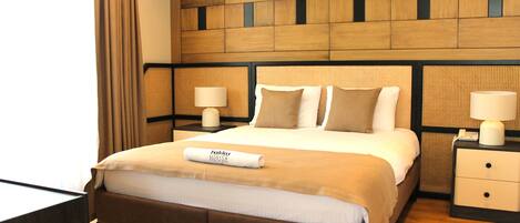 Triple Room, Garden View | Minibar, in-room safe, blackout drapes, soundproofing