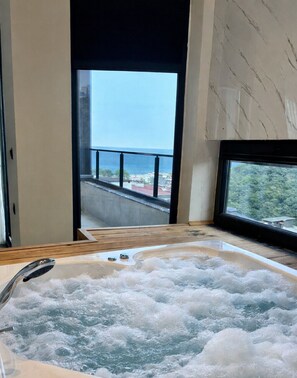 Suite – superior, sjøutsikt | Boblebad