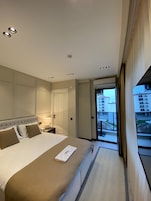 Standard Double Room, Garden View | Minibar, in-room safe, blackout drapes, soundproofing