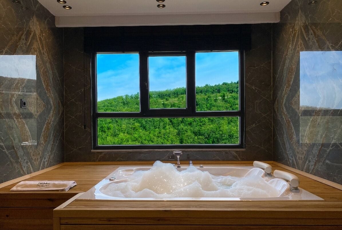 Suite Supérieure, vue mer | Baignoire à jets