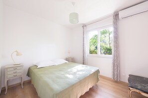 2 bedrooms, iron/ironing board, WiFi, bed sheets - House between sea and greenery (Hyères)