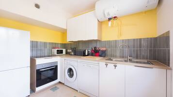 Micro-ondes, four, plaque de cuisson, lave-vaisselle